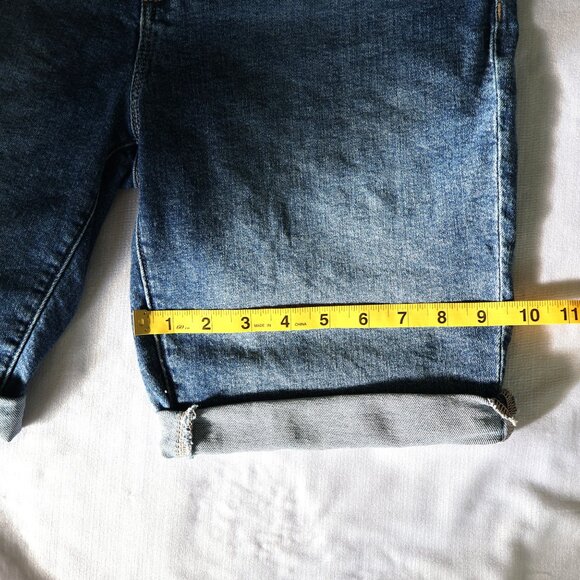 Gap Denim Shorts - 9" Bermuda Short - Medium Wash - Size 6/28 - Picture 9 of 11